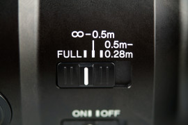 Sony FE 90 mm F2,8 MACRO G OSS - przełączniki