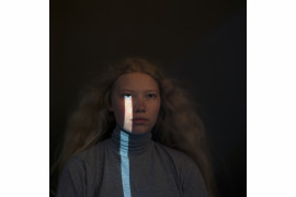 fot. Titus Popławski, "....looking at the light",  2.  Miejsce w kat. Analog: Portrait / IPA 2020