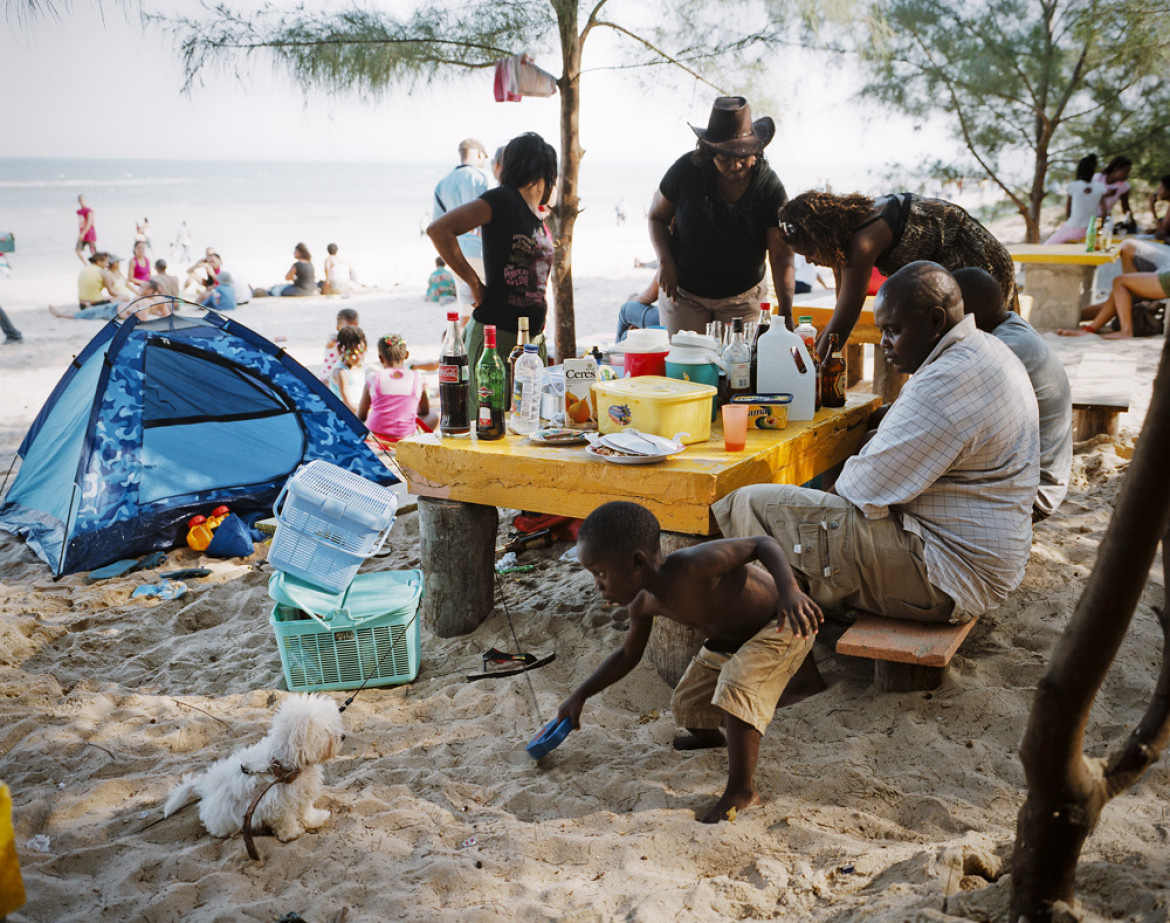 fot. Joan Bardeletti, France, Sunday picnic, Mozambique