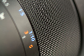 Sony FE 90 mm F2,8 MACRO G OSS - pierścień ustawiania ostrości