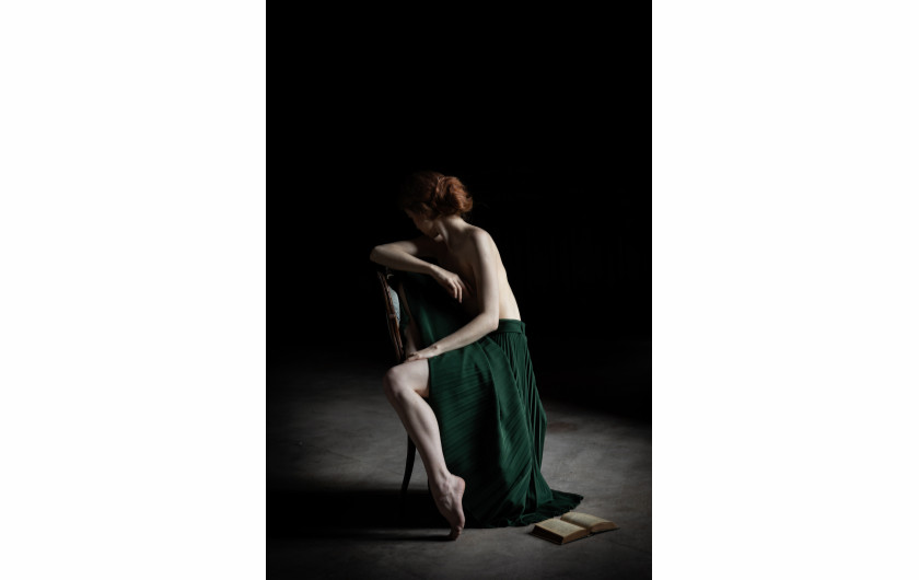 fot. Dorota Górecka, Green Skirt, 2. Miejsce w kat. Fine Art: Nudes / IPA 2020