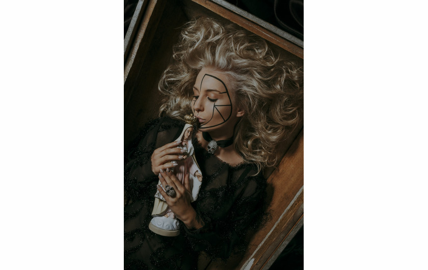 fot. Piotr Myszkowski, z cyklu No Rainbow - Till Death Unites Us,  bronz w profesjonalnej kategorii Advertising / Fashion | Moscow International Foto Awards 2020