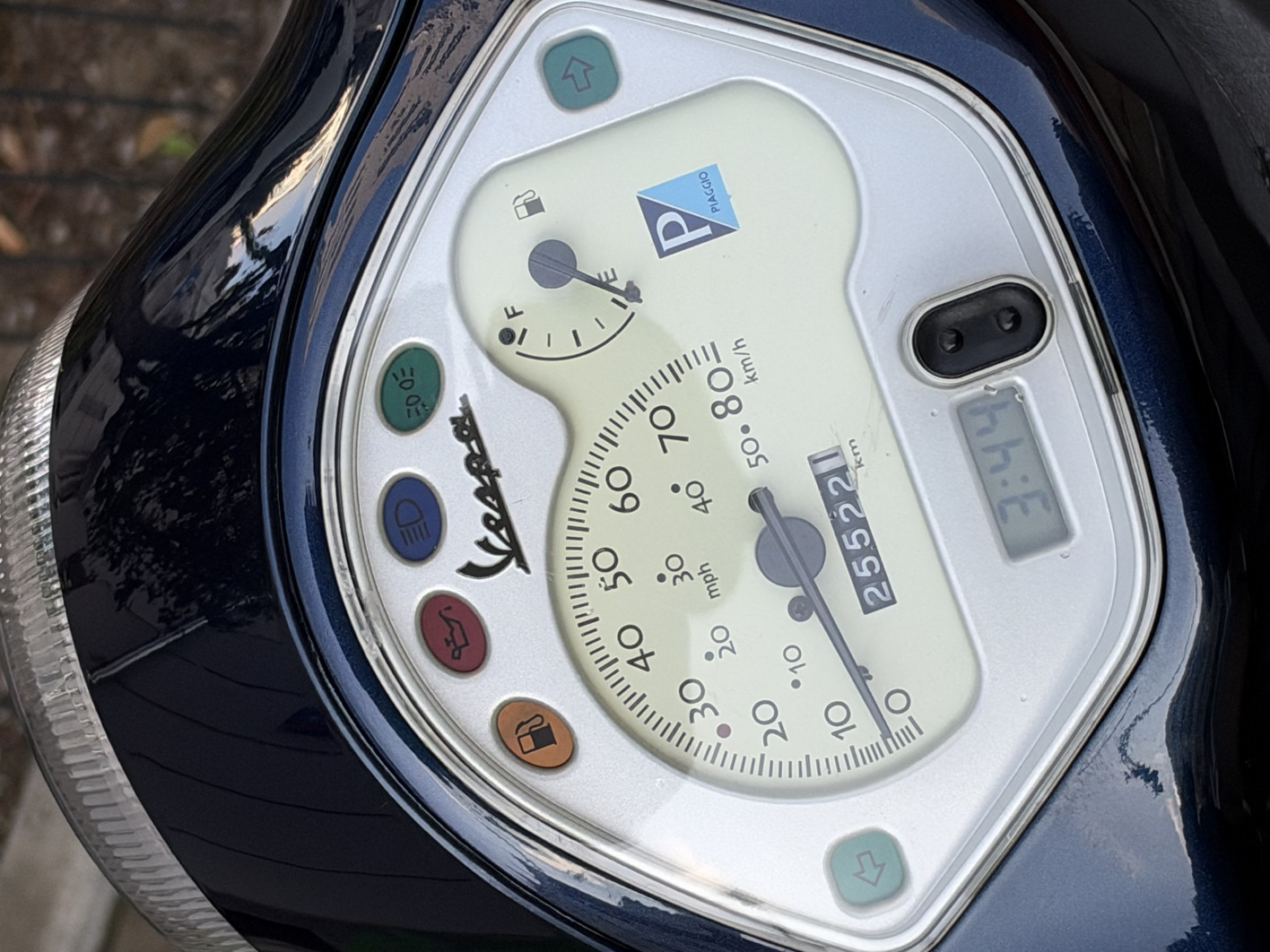 1/878 s, f/1.8, ISO 64, 6.9 mm