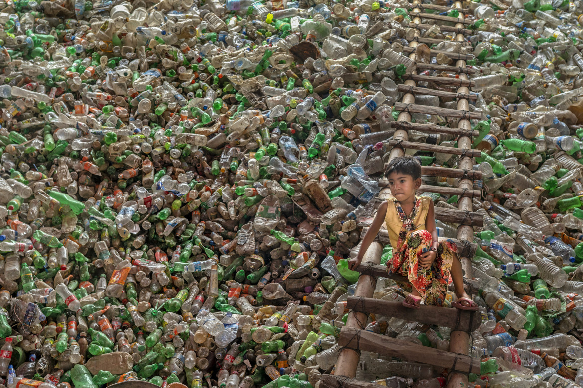 fot. Subrata Dey, Environment Confined in Plastic