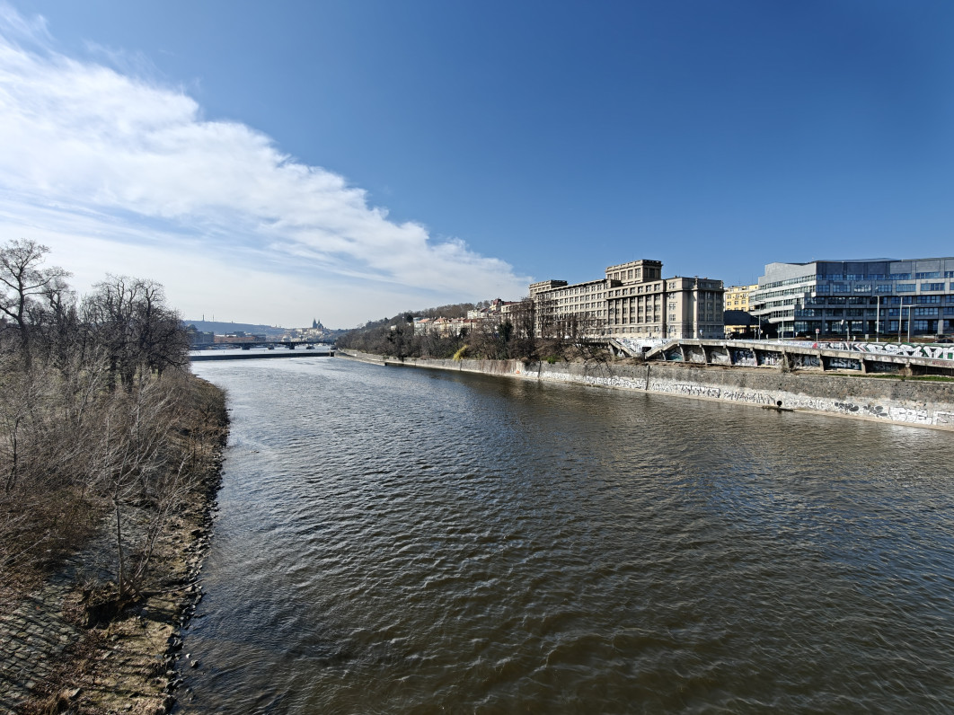 1/259 s, f/2, ISO 50, 15 mm