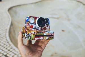 Polaroid x Thrasher - marka Polaroid wprowadza na rynek limitowaną edycję aparatu natychmiastowego i filmu