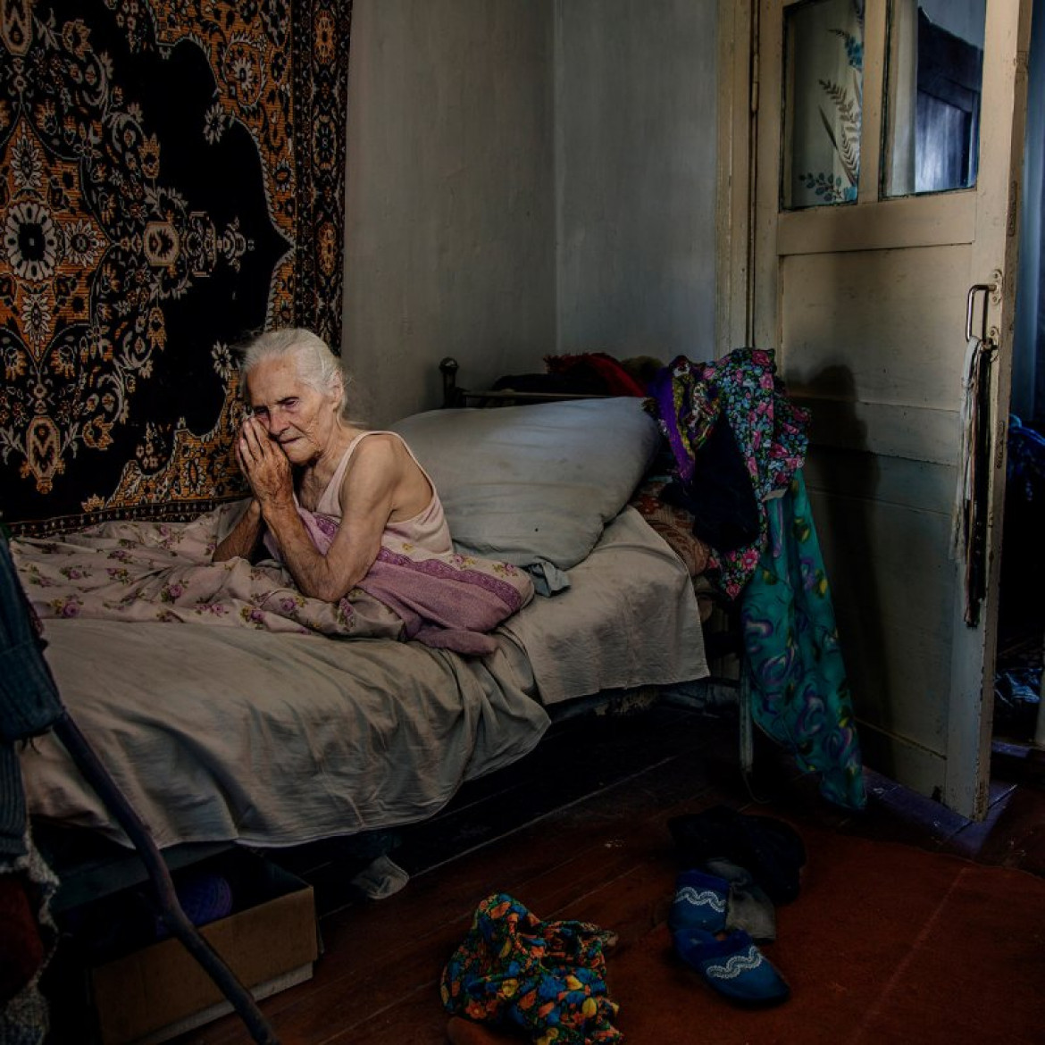 fot. Viktoria Sorochinski, z cyklu " Land of No-return"

Viktoria dokumentuje wioski okalające Kijów już od 10 lat, poszukując rodzinnych korzeni i wspomnień z dzieciństwa. Jednak wraz z wyludnianiem się tych obszarów zanika również ich tradycja i kultura.
