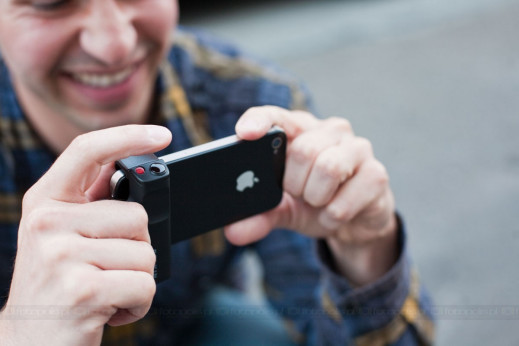 iPhone Shutter Grip