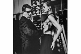 fot. Helmut Newton, Yves Saint Lauren w swoim atelier, Paryż, 1991