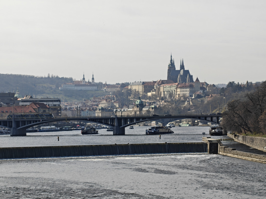 1/924 s, f/2.6, ISO 50, 135 mm