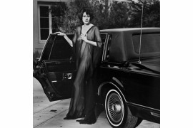 fot. Helmut Newton, Sean Young, California, 1990