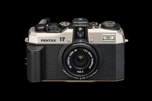 Pentax 17 - współczesny kompakt półklatkowy oficjalnie zaprezentowany