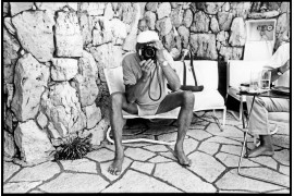 fot. Jean Pigozzi, Helmut Newton na basenie w Cap d'Antibes, 1988