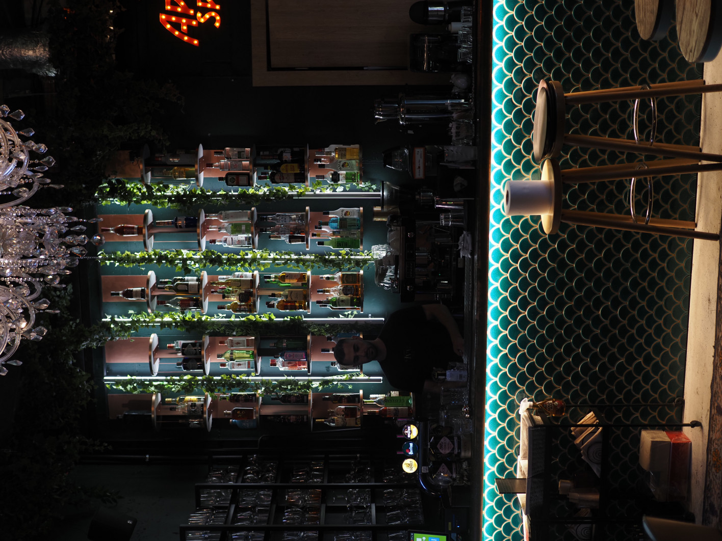 1/60 s, f/2, ISO 320, 25 mm