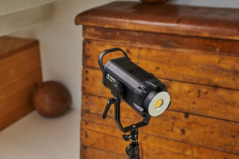 Studyjna DMX 150B oraz okrągła RGB 18C - nowe modele lamp Led od Fomei