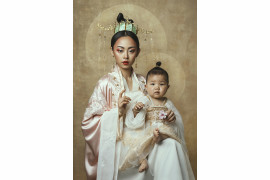 fot. Katarzyna Bajda-Rusztowicz, nominacja w kat. Portrait, "Lady of China and Child"