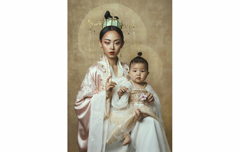 fot. Katarzyna Bajda-Rusztowicz, nominacja w kat. Portrait, Lady of China and Child