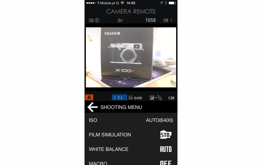 Fujifilm X100T połączony ze smartfonem za pomocą Wi-Fi