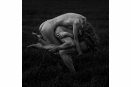 fot. Hayden Singer, "Sphere", bronz w kategorii Fine Art / Nudes | Moscow International Foto Awards 2020 