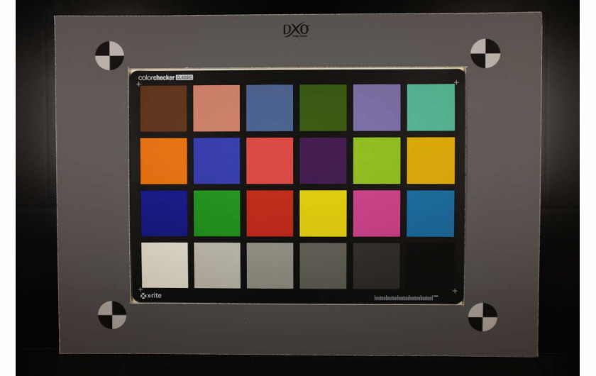 Fujifilm X100T - automatyczny balans bieli: światło mieszane; tablica testowa