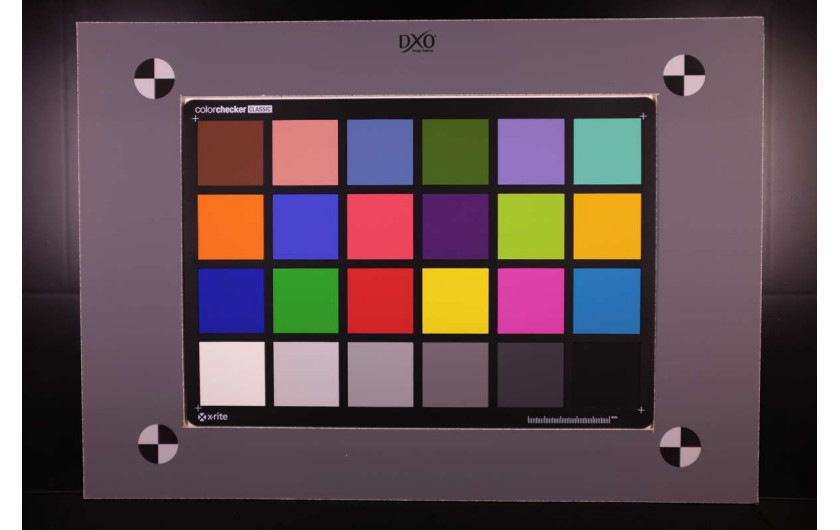 Fujifilm X100T - balans bieli: światło jarzeniowe; tablica testowa