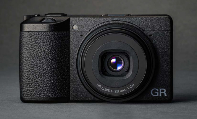 Ricoh GR IIIx - ulubiony kompakt fotografów ulicznych teraz z obiektywem 40 mm