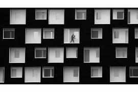 fot. Fleeting Pictures, "Thinking in Boxes" / Urban Photo Awards 2022