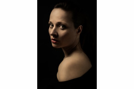 fot. Katarzyna Wołyniak, nominacja w kat. Portrait, "Girl Without a Pearl"