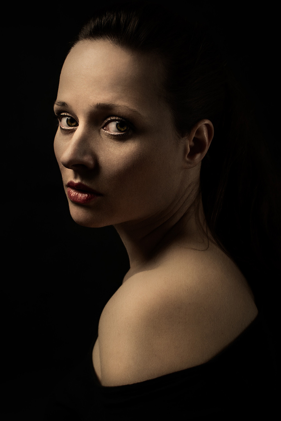fot. Katarzyna Wołyniak, nominacja w kat. Portrait, "Girl Without a Pearl"