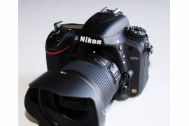 Nikon D750 z obiektywem 20 mm f/1.8