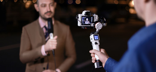 Zhiyun Crane M3 - kompaktowy gimbal z opcjonalnym mikrofonem i oświetleniem LED