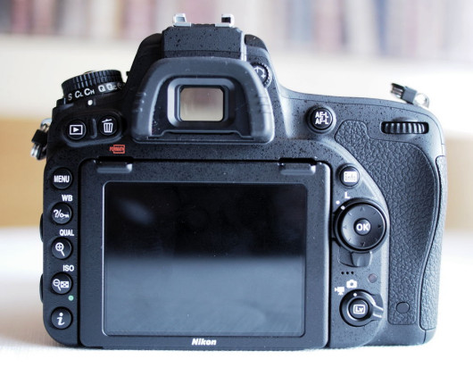 Nikon D750 tył