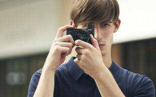 Sony Cyber-shot HX99 i HX95 - kieszonkowe kompakty z dotykowym ekranem, wizjerem, filmami 4K i wykrywaniem oka