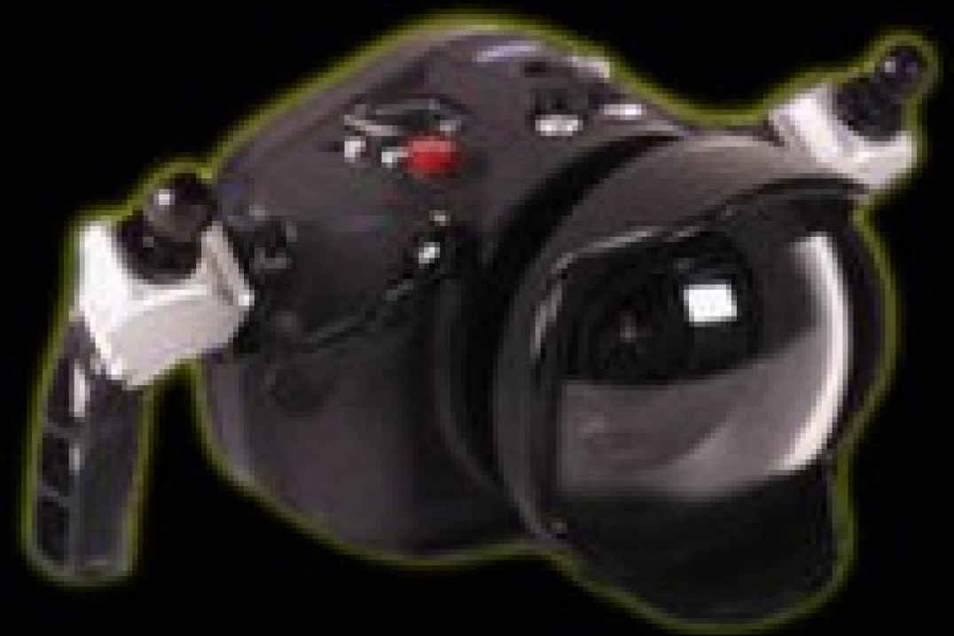 Nikon D100 wędruje pod wodę
