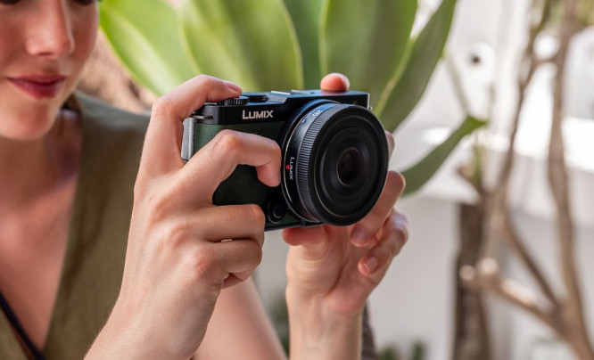  Panasonic prezentuje obiektyw Lumix S 26 mm f/8 i zapowiada 18-40 mm