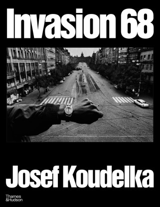 Josef Koudelka: Invasion Prague 68 - dokumentalny klasyk wraca na półki 