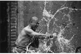 Tomasz Gudzowaty & Robert Bogusławski, TGP/Focus, fotografia pochodzi z reportażu o klasztorze Shaolin, uhonorowanego II nagrodą World Press Photo 2003 w kategorii "Sport - stories"