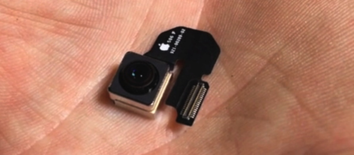 Nad aparatem iPhone'a pracuje ponad 800 osób