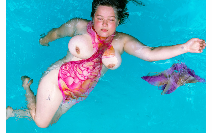 fot. Tomek Rustecki, nominacja w kat. Nudes, Swimming in Oxygen