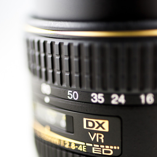Nikon AF-S DX Nikkor 16-80 mm f/2,8-4E ED VR - detale