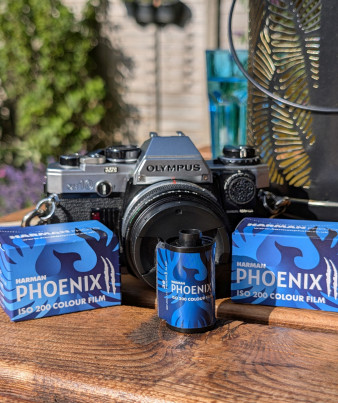 Harman wprowadza na rynek kolorowy film Phoenix II w formacie 35 i 120 mm