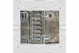 Fot. Zhang Xiangsheng, "Assemble the city", 2. miejsce w kat. Series / Drone Photo Awards 2024<br></br><br></br>Podczas sesji zdjęć lotniczych fotograf natknął się na budynki, które uderzająco przypominały komponenty komputerowe. Zaintrygowany tą obserwacją, zaczął zauważać więcej struktur architektonicznych, które przypominały części komputerowe. Odizolowując te budynki od otoczenia, dokładnie zbadał ich strukturę i funkcję. Dla niego struktury te symbolizują krajobraz miejski jako ogromną maszynę, misternie połączoną z ludźmi odgrywającymi główną rolę w jej wewnętrznym działaniu. Poprzez tę eksplorację starał się zrozumieć mechanizmy operacyjne miasta.