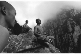 Tomasz Gudzowaty & Robert Bogusławski, TGP/Focus, fotografia pochodzi z reportażu o klasztorze Shaolin, uhonorowanego II nagrodą World Press Photo 2003 w kategorii "Sport - stories"