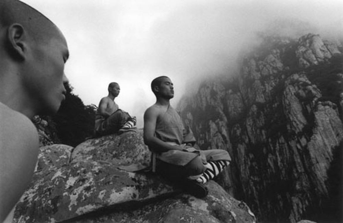 Tomasz Gudzowaty & Robert Bogusławski, TGP/Focus, fotografia pochodzi z reportażu o klasztorze Shaolin, uhonorowanego II nagrodą World Press Photo 2003 w kategorii "Sport - stories"