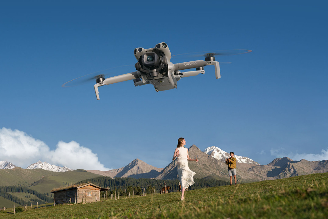 DJI Mini 5 Pro - 1-calowa matryca, czujnik LiDAR i obracany gimbal. Nadal w tak samo kompaktowej formie