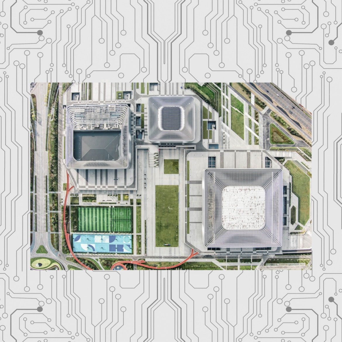 Fot. Zhang Xiangsheng, "Assemble the city", 2. miejsce w kat. Series / Drone Photo Awards 2024<br></br><br></br>Podczas sesji zdjęć lotniczych fotograf natknął się na budynki, które uderzająco przypominały komponenty komputerowe. Zaintrygowany tą obserwacją, zaczął zauważać więcej struktur architektonicznych, które przypominały części komputerowe. Odizolowując te budynki od otoczenia, dokładnie zbadał ich strukturę i funkcję. Dla niego struktury te symbolizują krajobraz miejski jako ogromną maszynę, misternie połączoną z ludźmi odgrywającymi główną rolę w jej wewnętrznym działaniu. Poprzez tę eksplorację starał się zrozumieć mechanizmy operacyjne miasta.