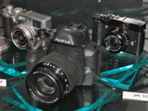Fujifilm odkrywa karty: będą bezlusterkowce i zaawansowany superzoom X-S1
