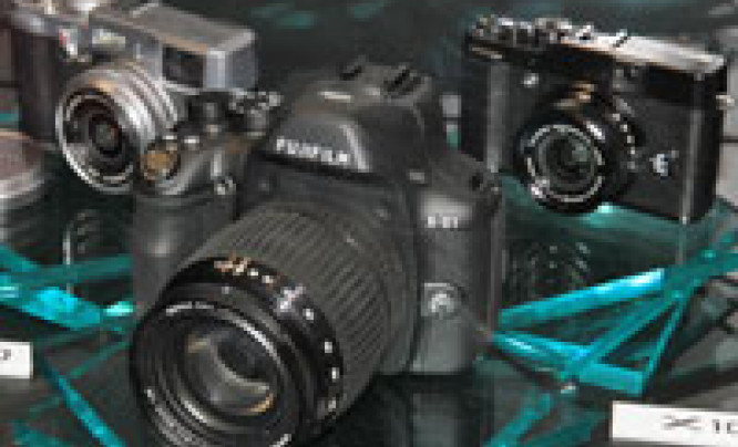 Fujifilm odkrywa karty: będą bezlusterkowce i zaawansowany superzoom X-S1