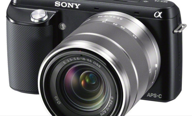 Sony NEX-F3 - autoportretujący bezlusterkowiec