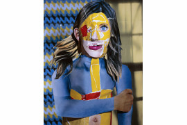 Portrait in Yellow Orange and Blue, 50&#8221; x 40&#8221;, C-Print, 2012, dzięki uprzejmości artysty